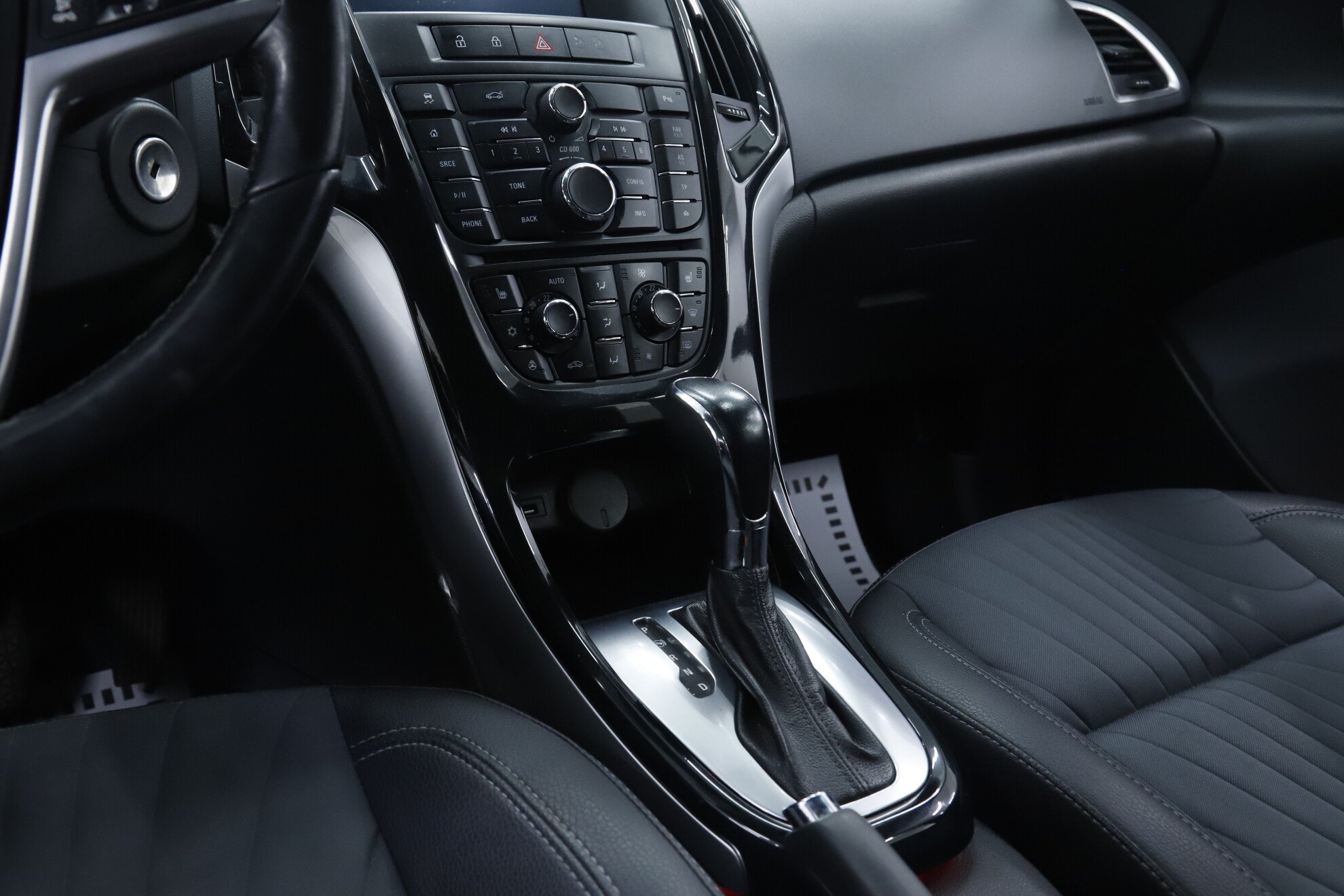 Opel Astra, J Рестайлинг, 2014 фото 13