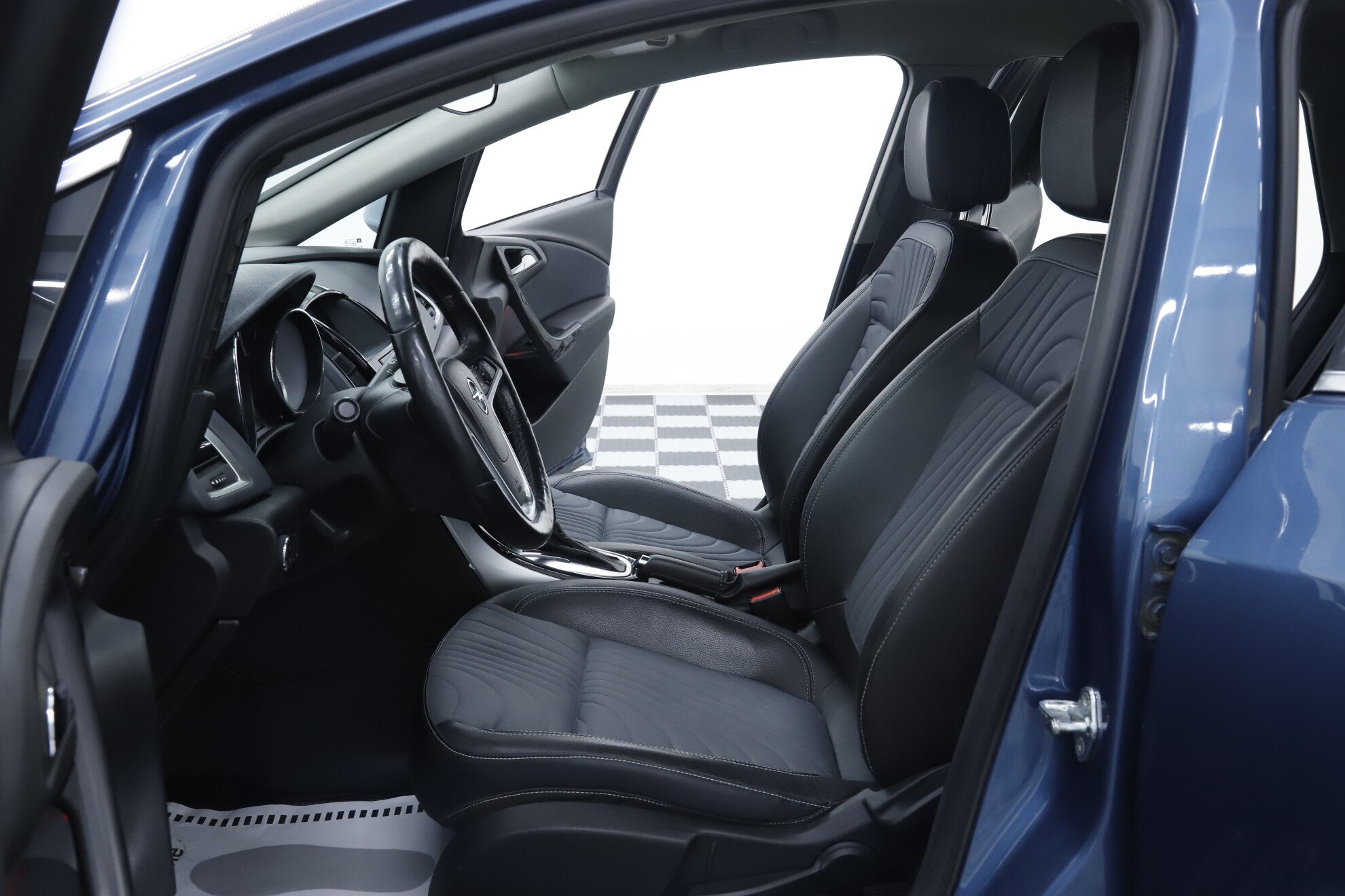 Opel Astra, J Рестайлинг, 2014 фото 7