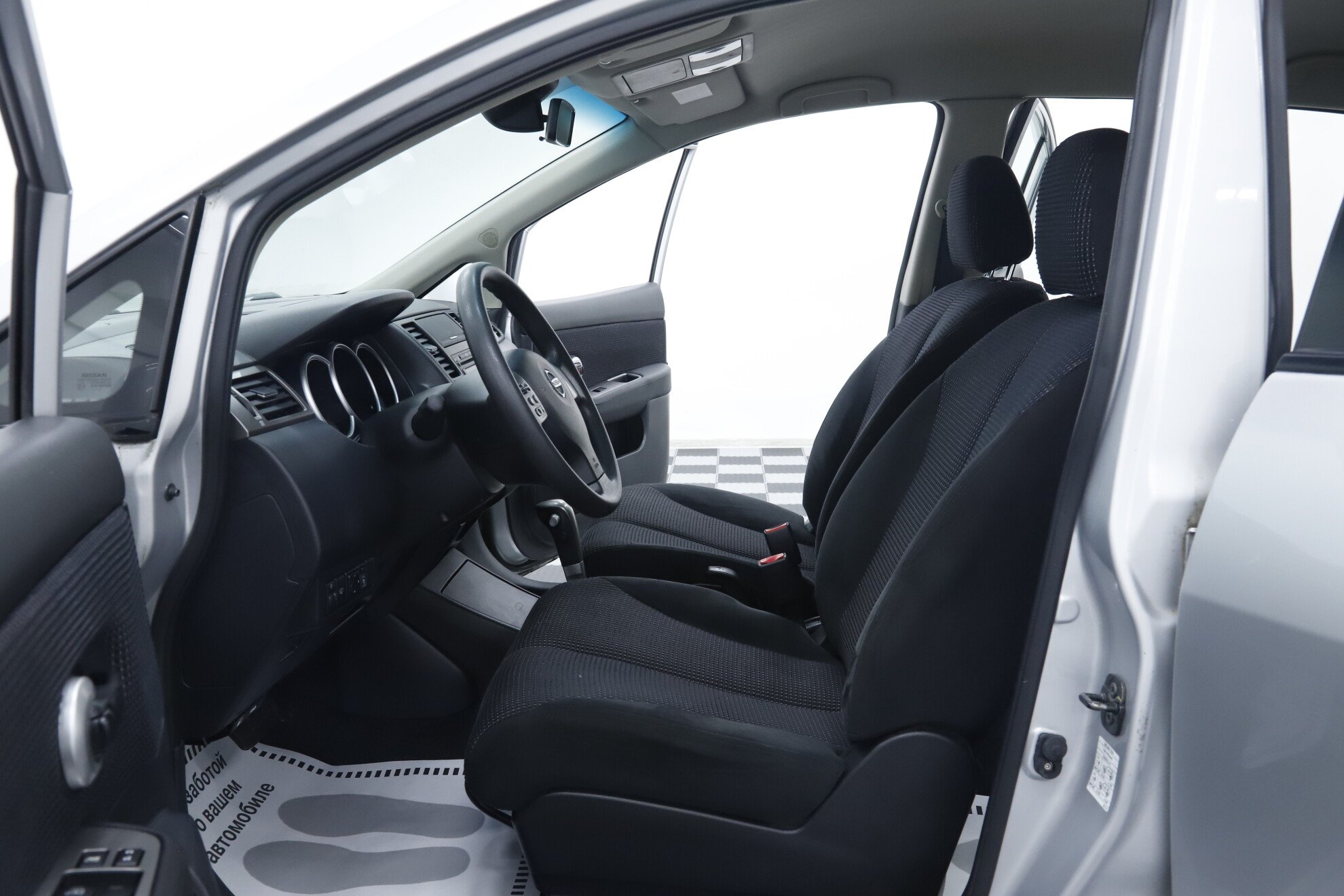 Nissan Tiida, I Рестайлинг, 2011 фото 7