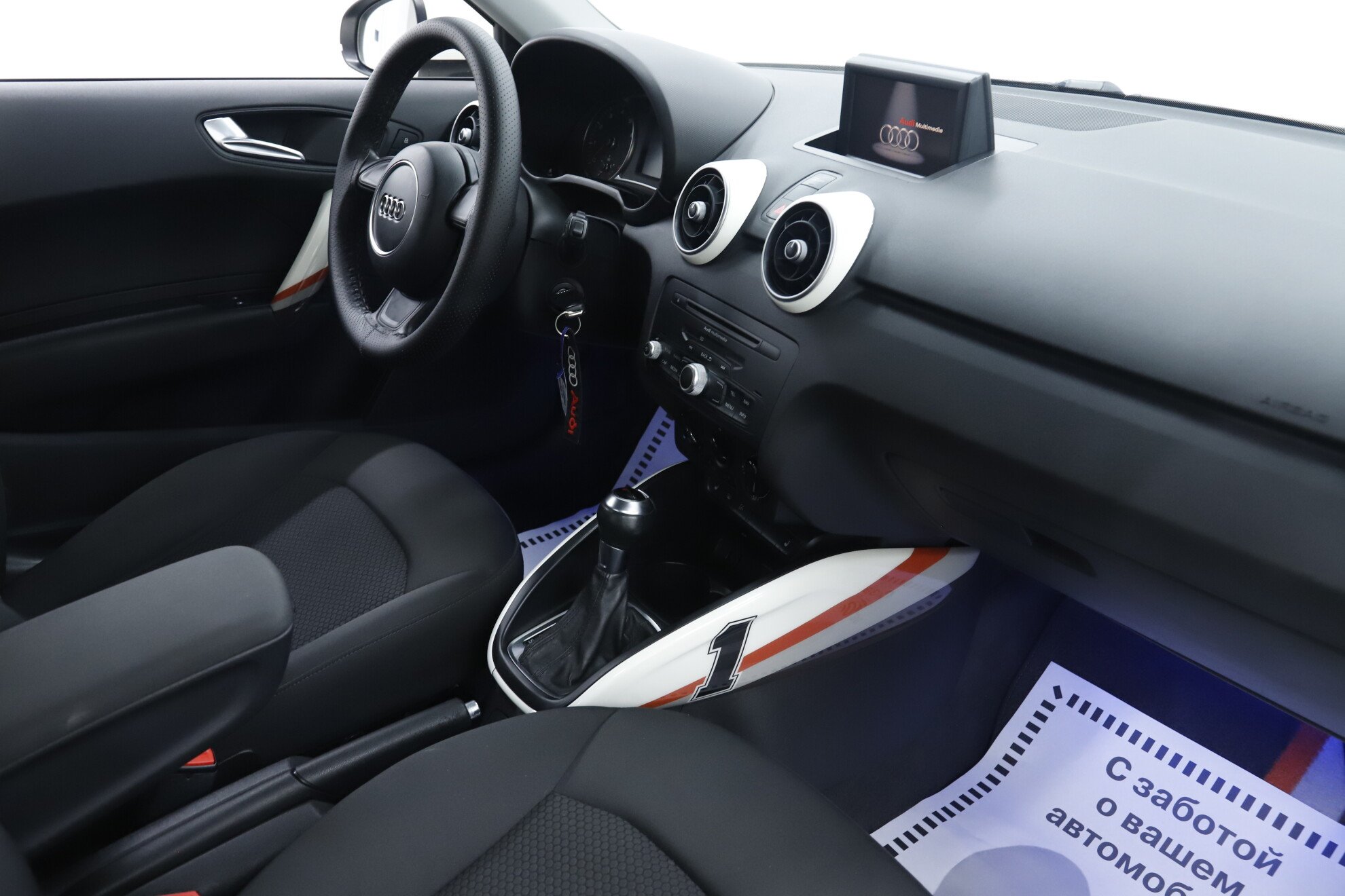 Audi A1, I (8X), 2010 фото 16