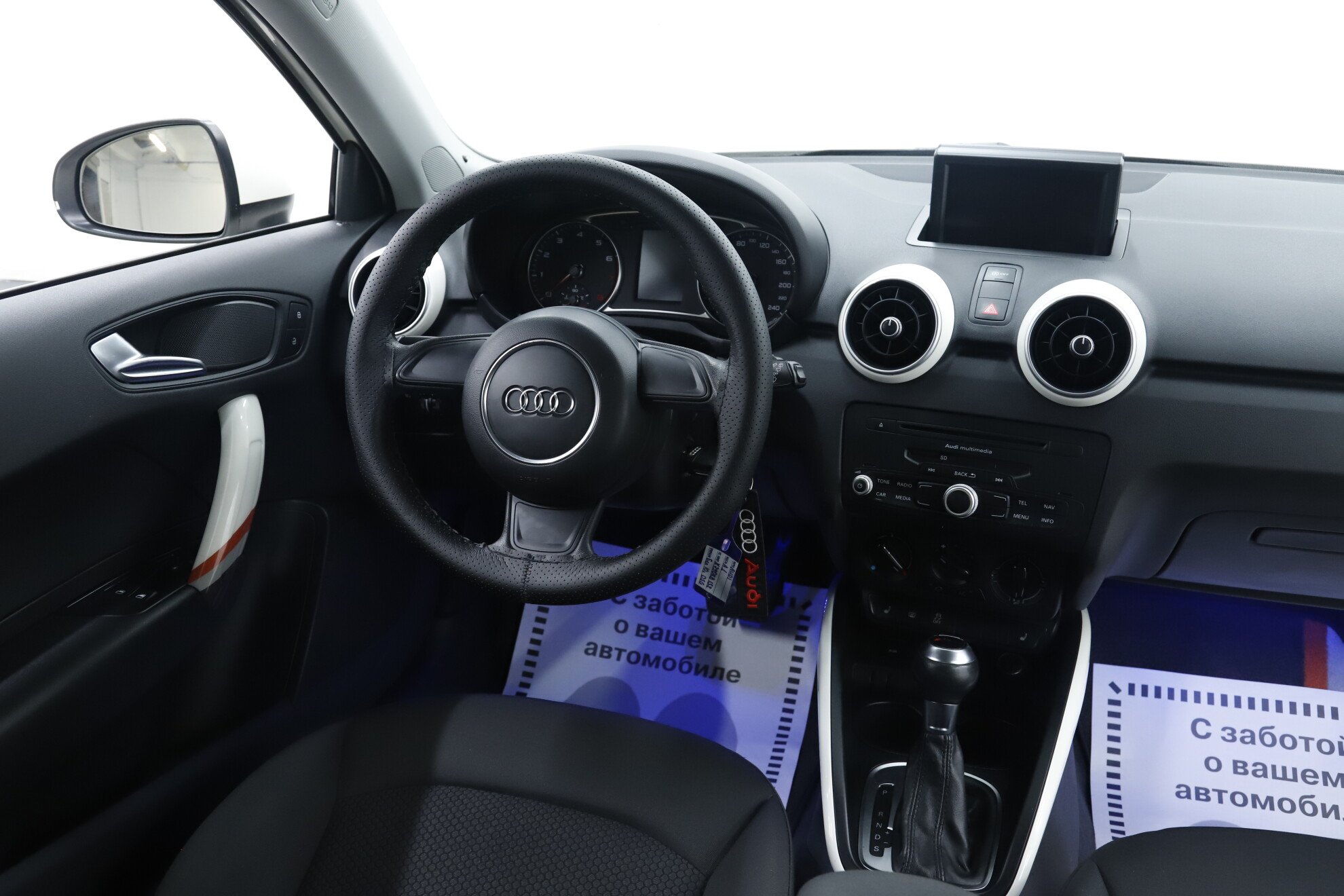 Audi A1, I (8X), 2010 фото 9