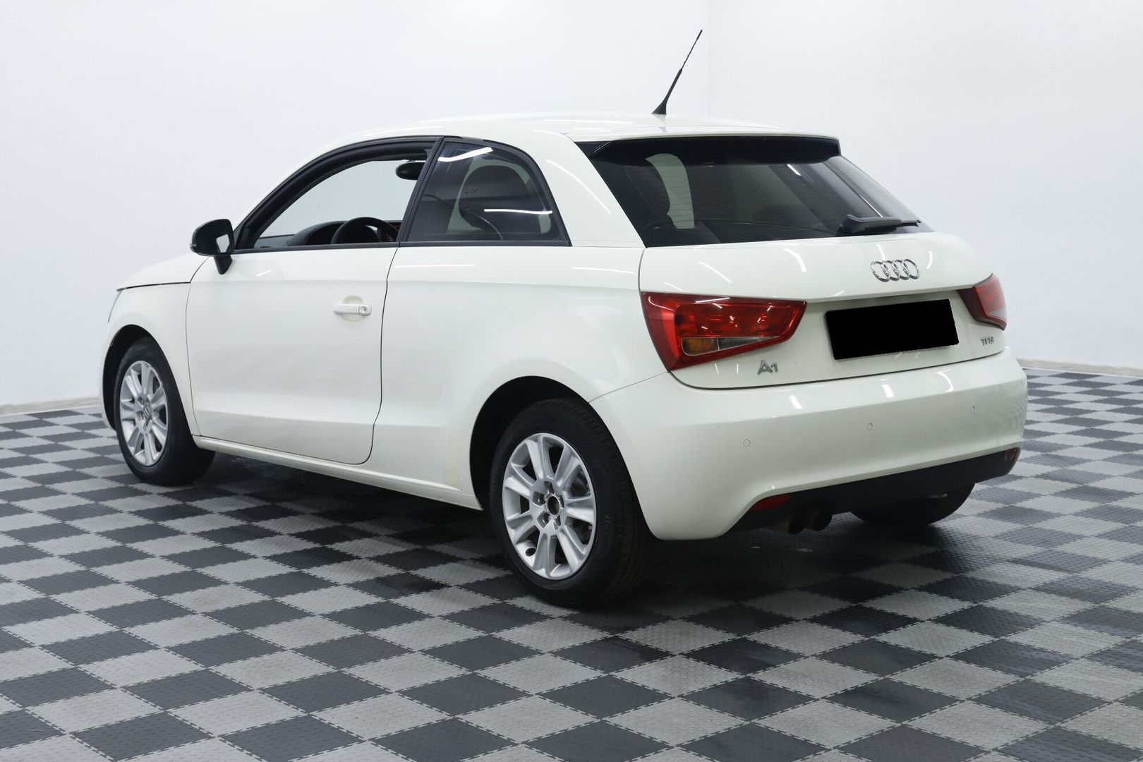Audi A1, I (8X), 2010 фото 6