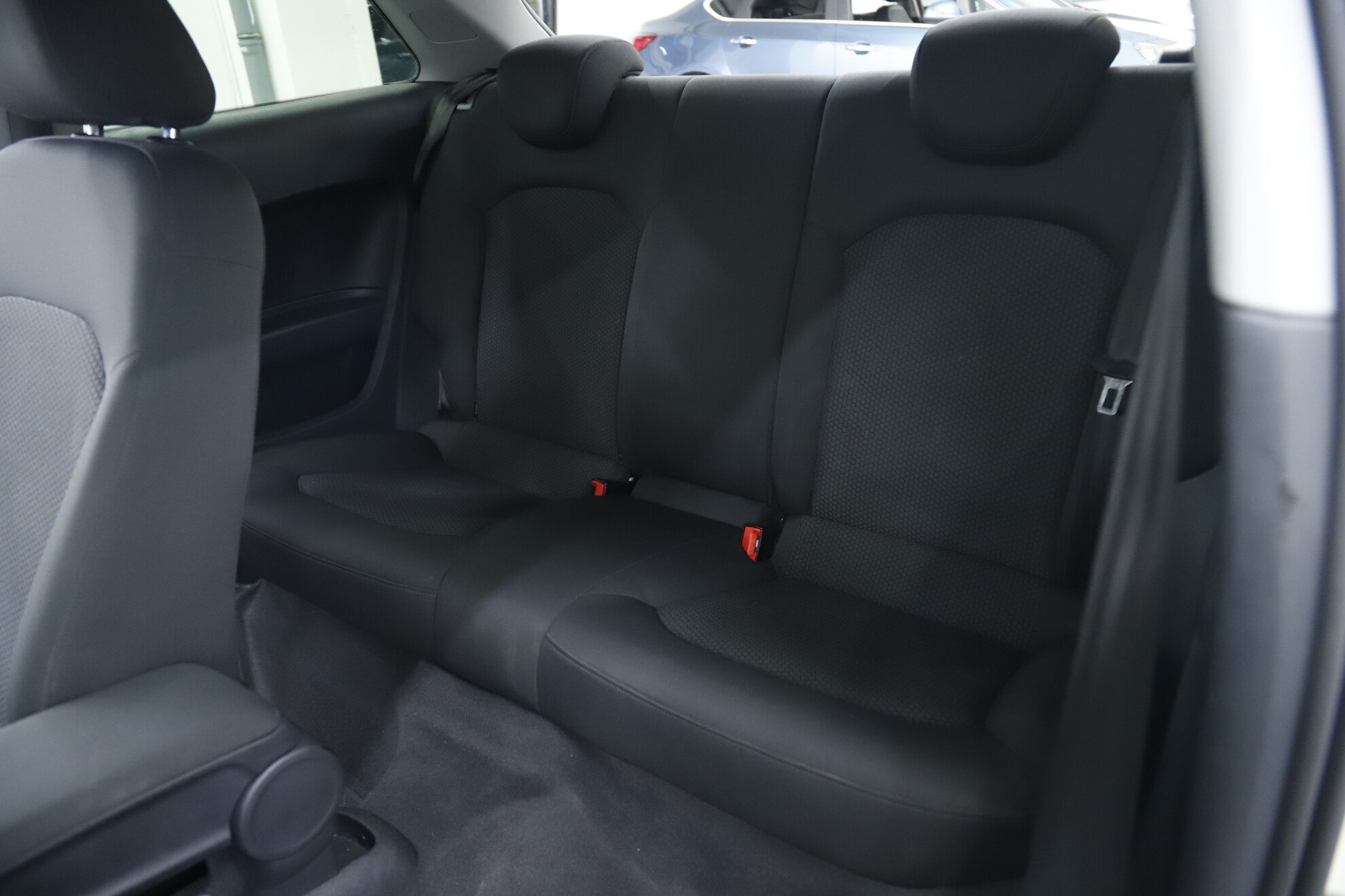 Audi A1, I (8X), 2010 фото 17