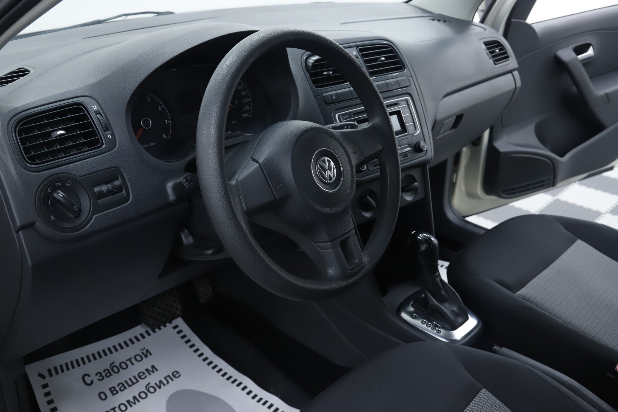 Volkswagen Polo, V, 2013 фото 8