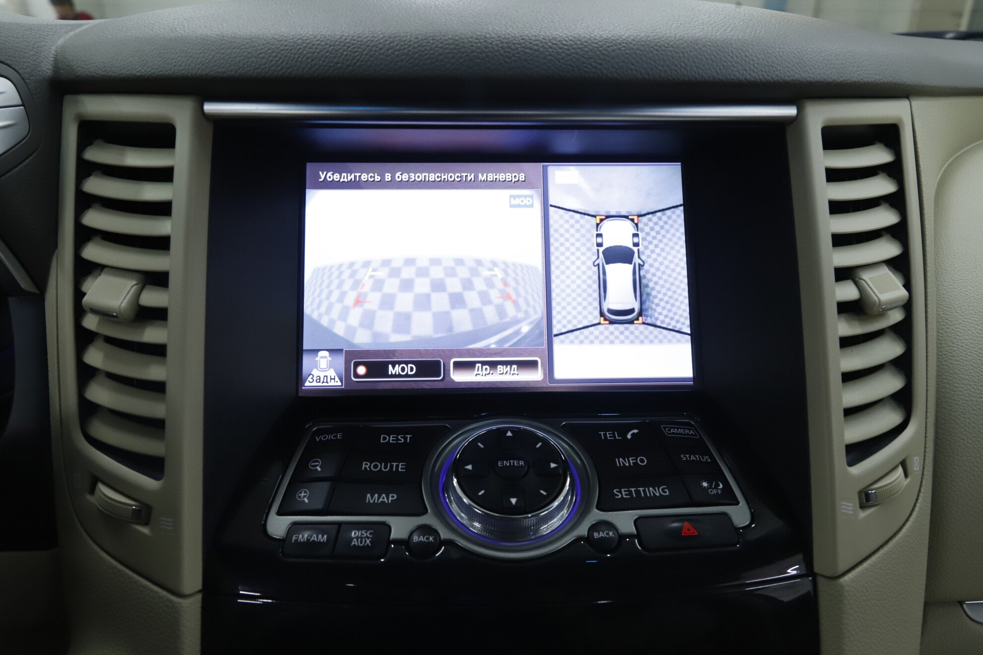 Infiniti QX70, 2013 фото 15