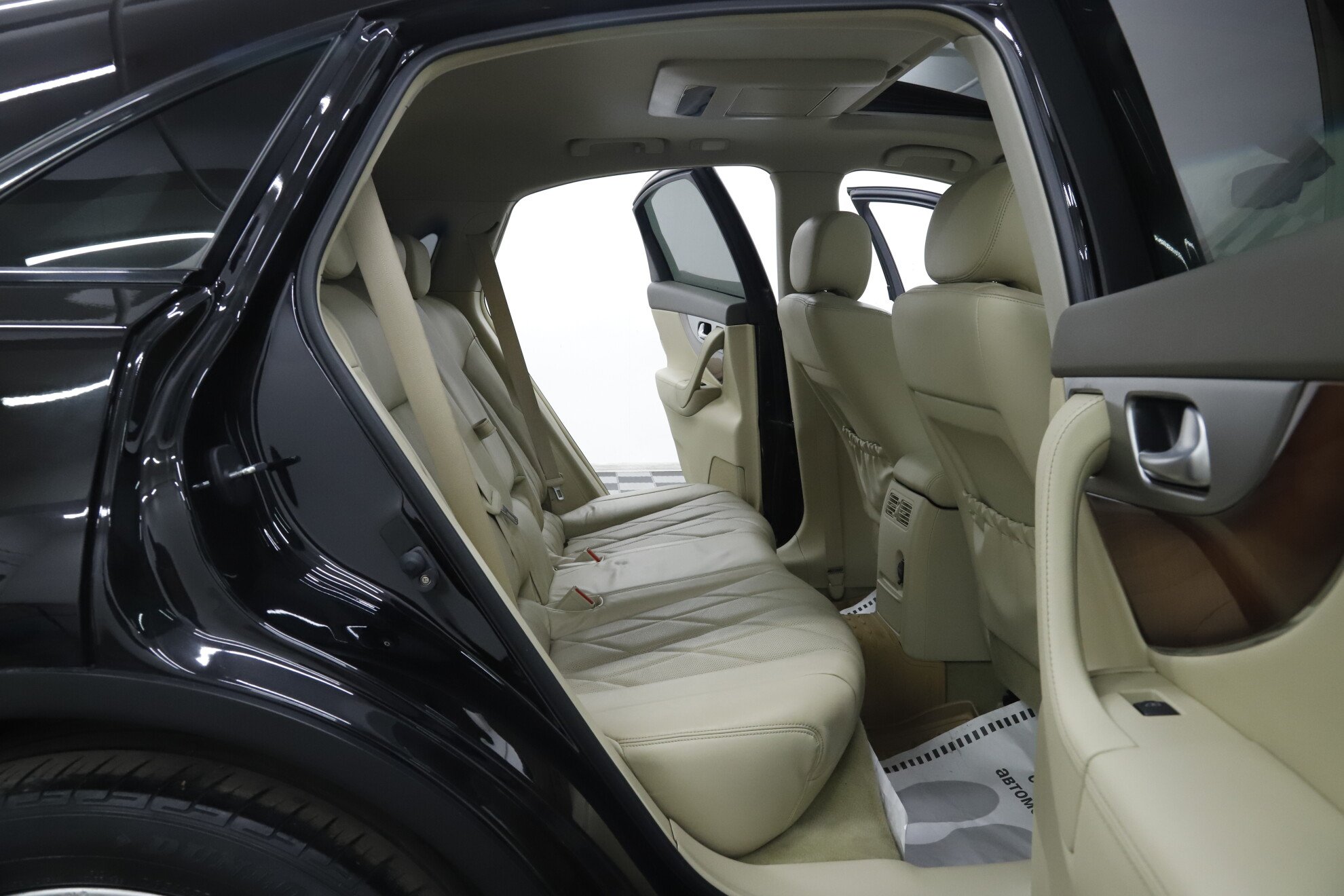 Infiniti QX70, 2013 фото 21