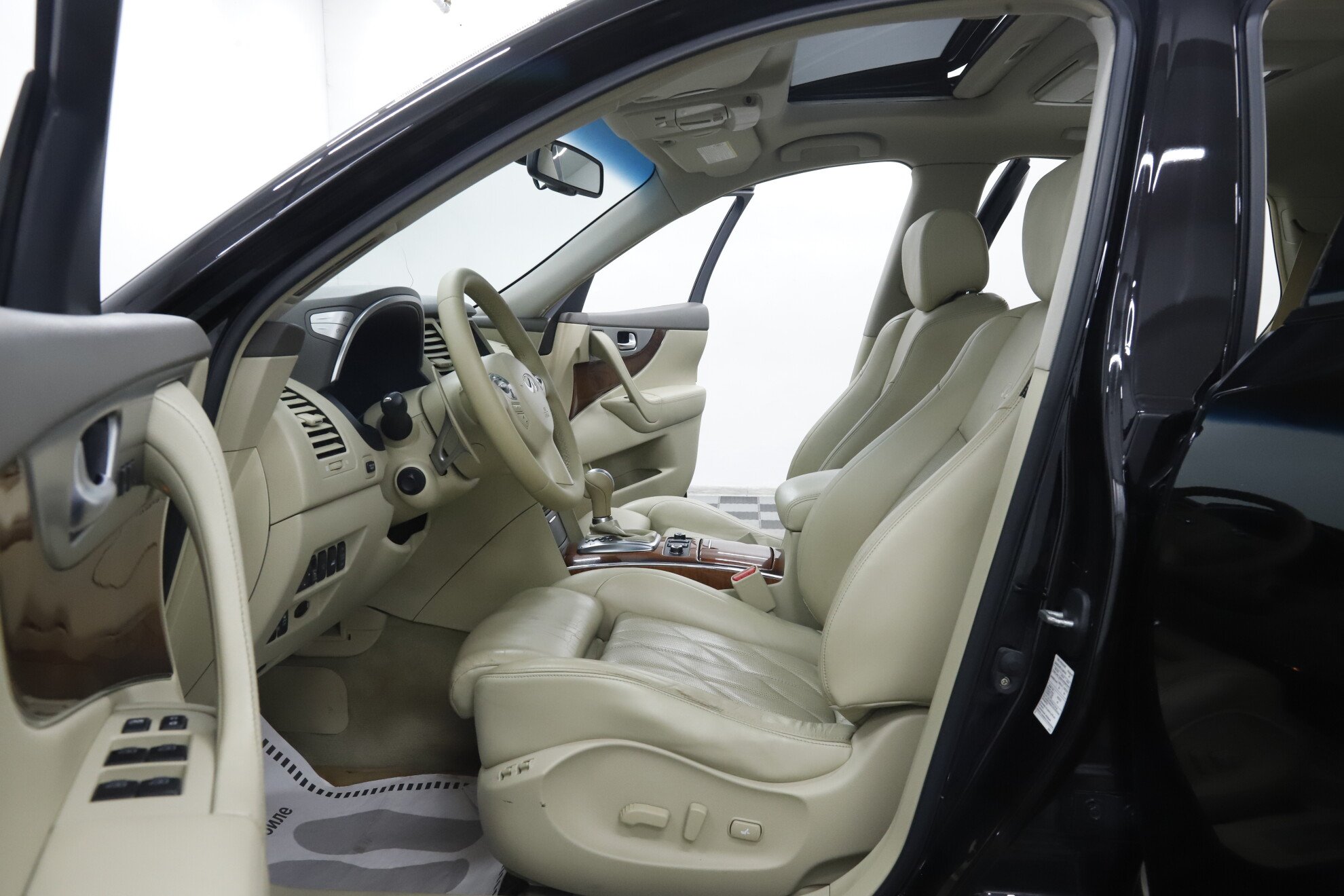 Infiniti QX70, 2013 фото 7