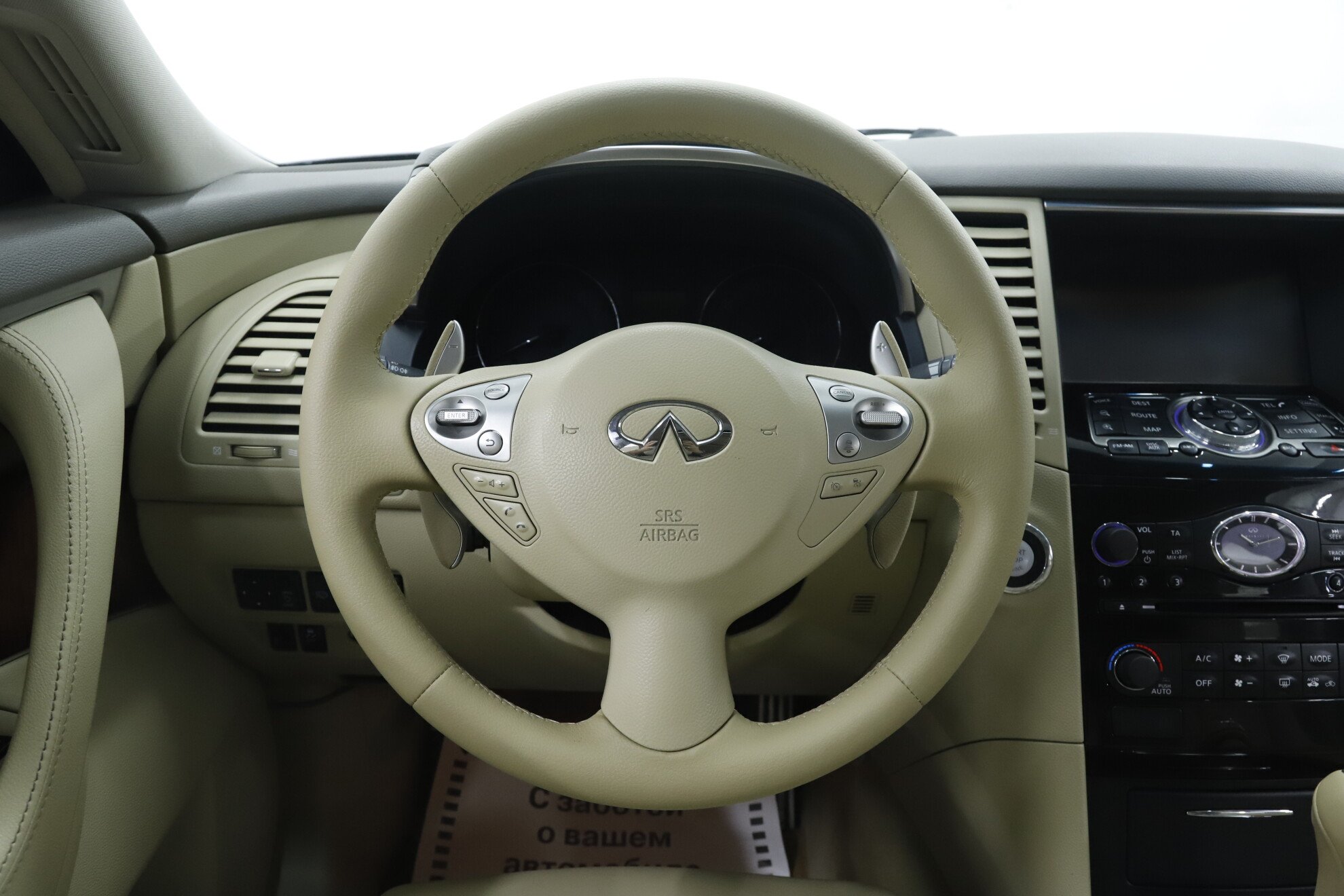 Infiniti QX70, 2013 фото 10