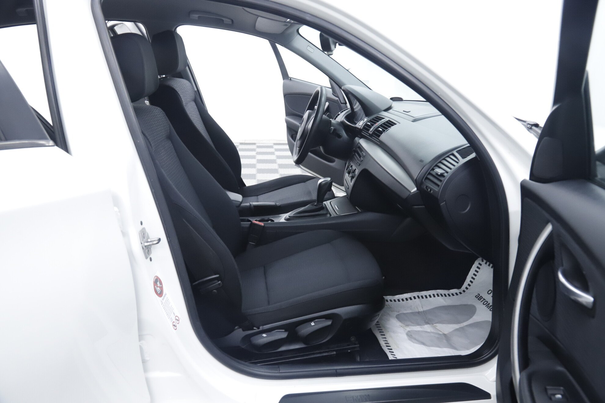 BMW 1 серии, I (E81/E82/E87/E88) Рестайлинг, 2010 фото 15