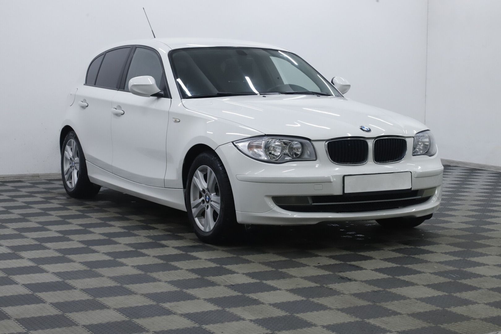 BMW 1 серии, I (E81/E82/E87/E88) Рестайлинг, 2010 фото 3