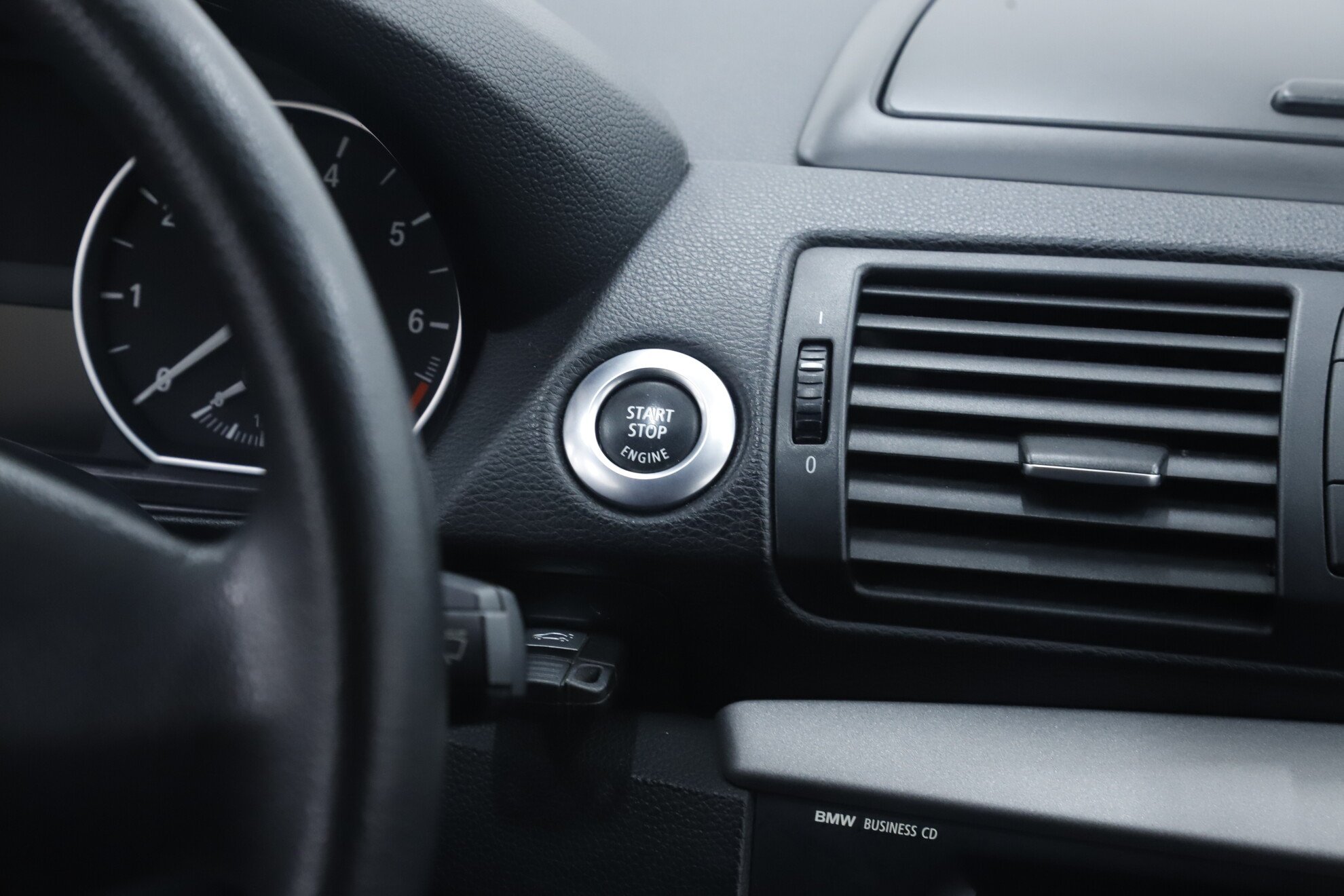 BMW 1 серии, I (E81/E82/E87/E88) Рестайлинг, 2011 фото 11