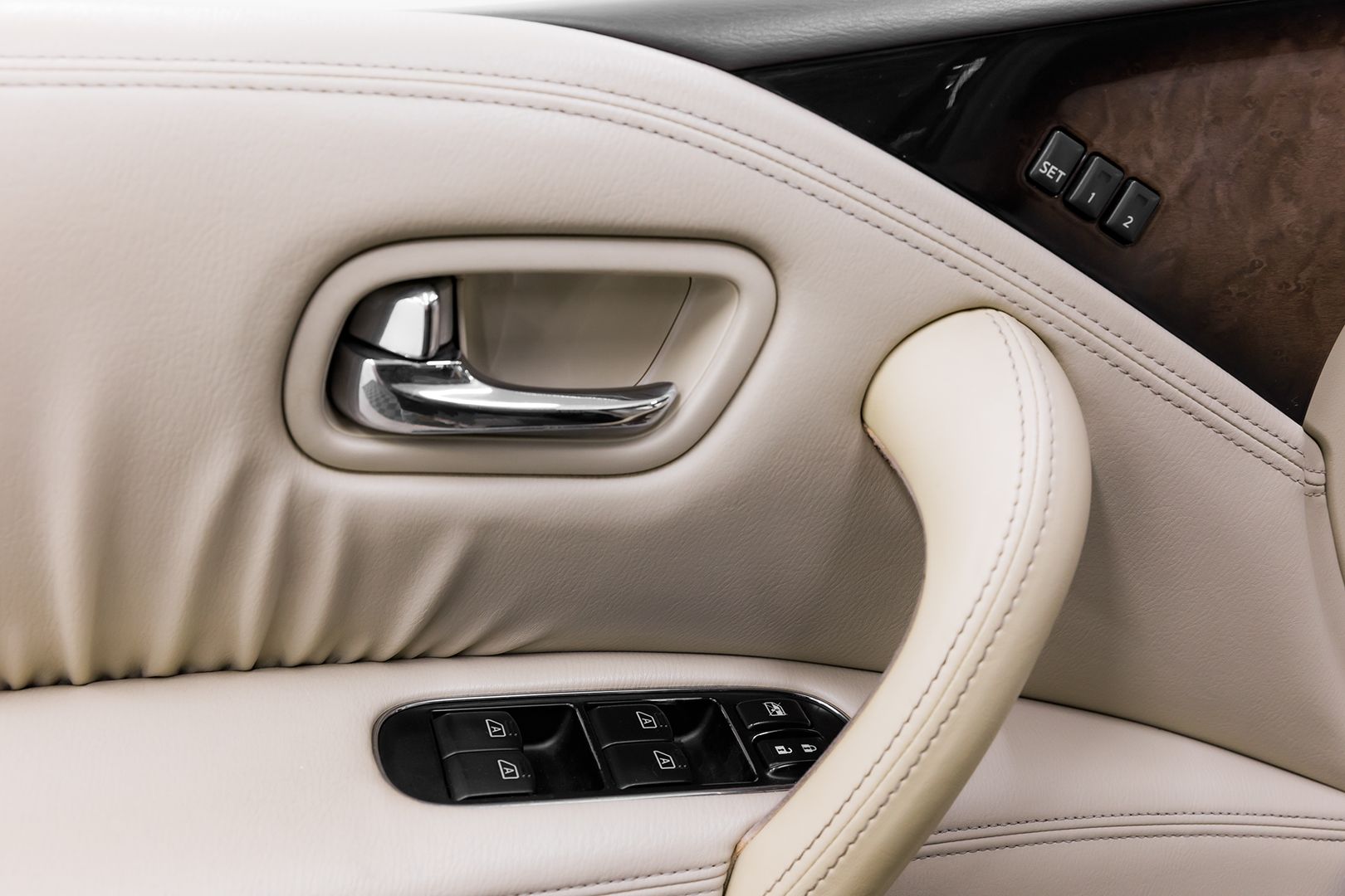 Infiniti QX56, II, 2011 фото 19