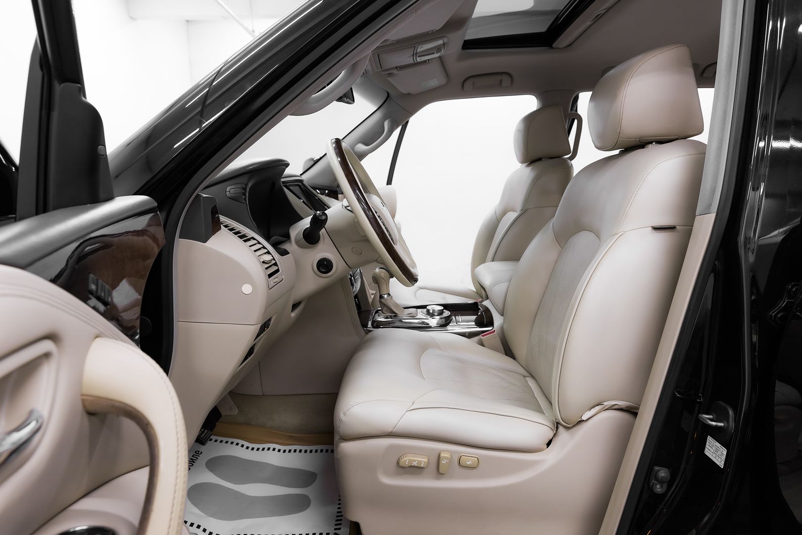 Infiniti QX56, II, 2011 фото 7