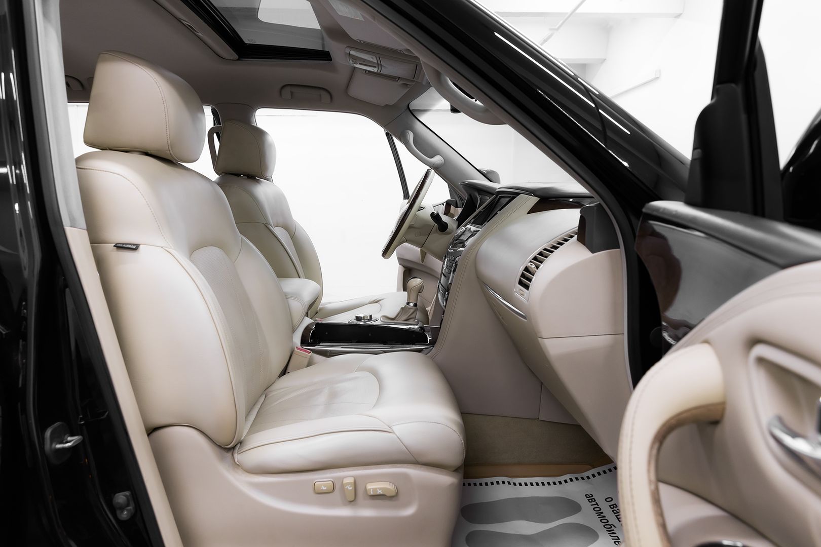 Infiniti QX56, II, 2011 фото 16