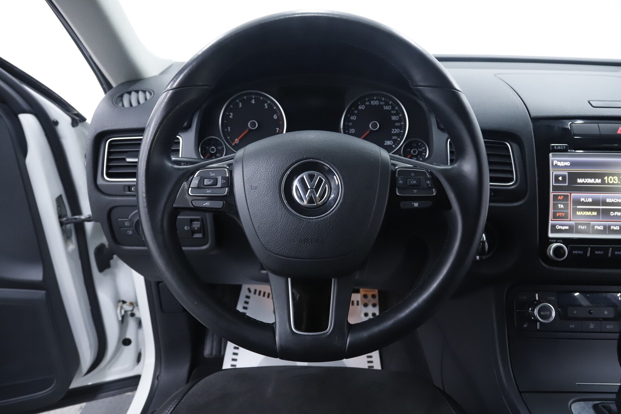 Volkswagen Touareg, II, 2014 фото 11