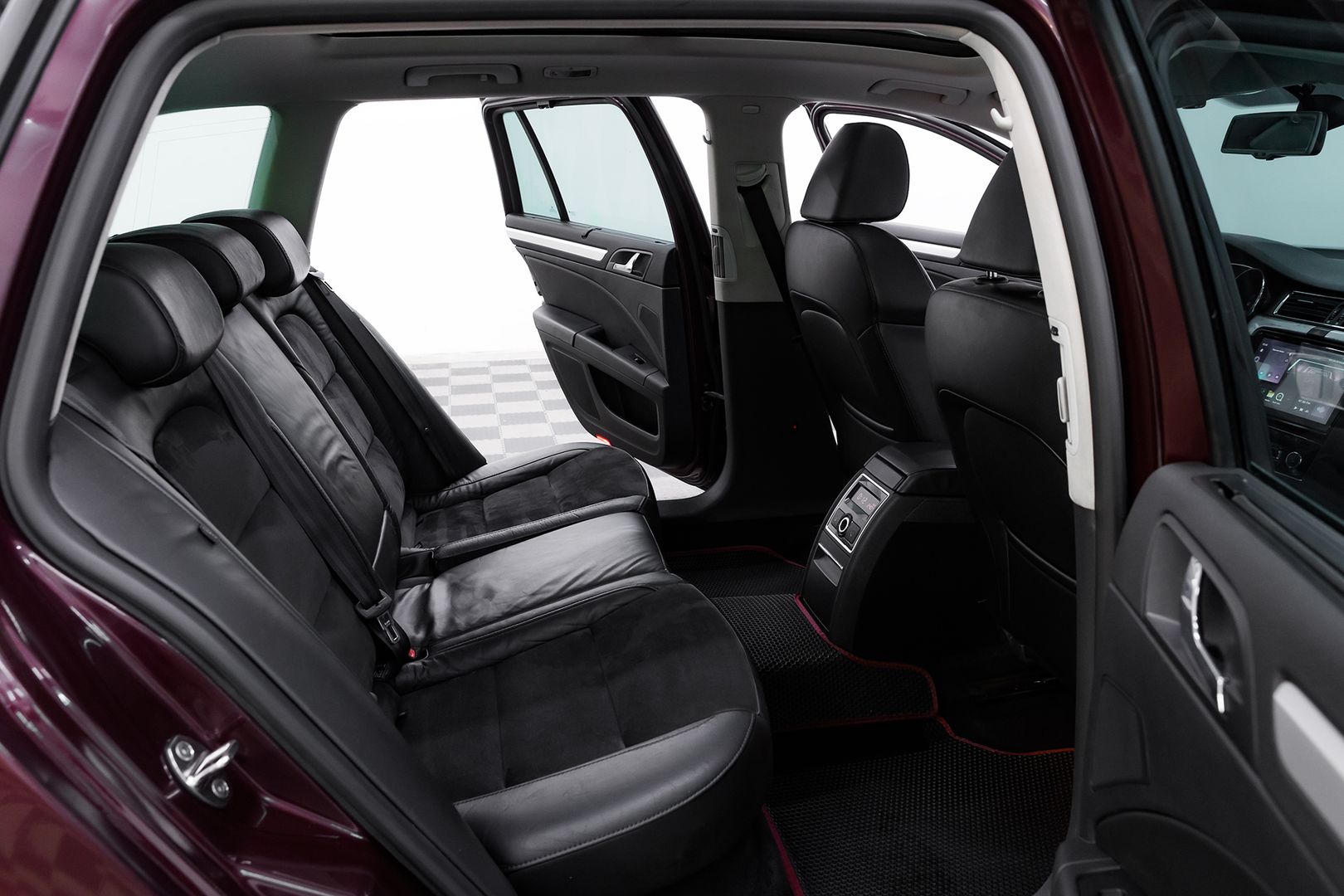 Skoda Superb, II, 2012 фото 16