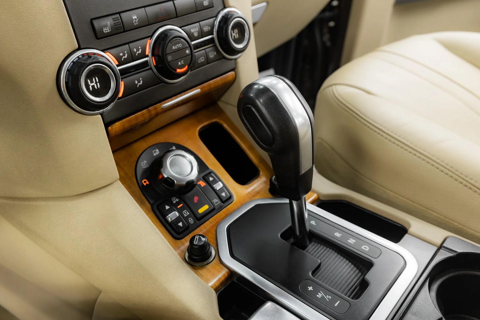 Land Rover Discovery, IV, 2011 фото 13