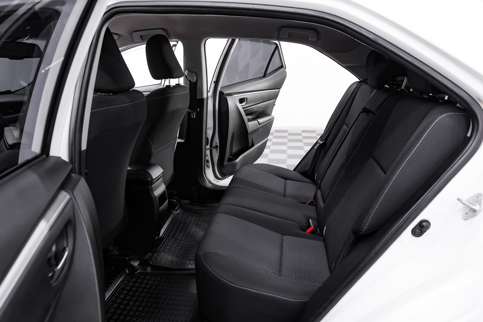 Toyota Corolla, XI (E160, E170, E180), 2015 фото 13