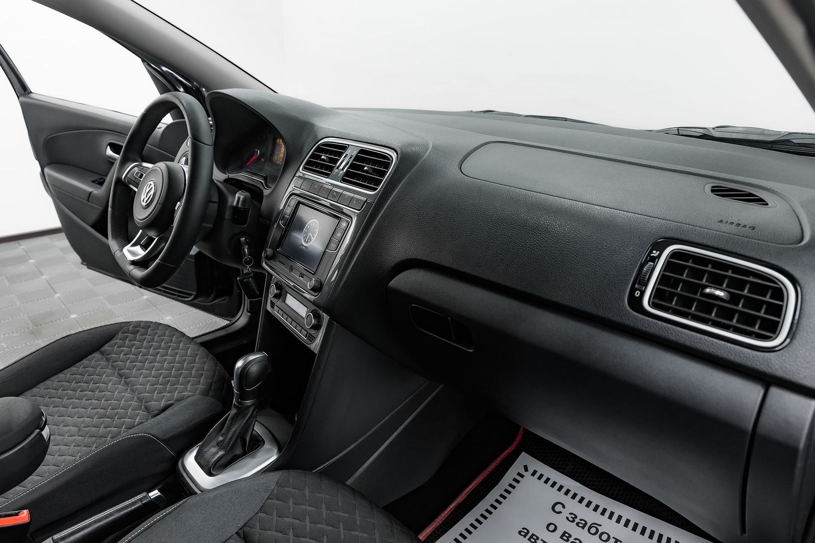 Volkswagen Polo, V Рестайлинг, 2018 фото 16