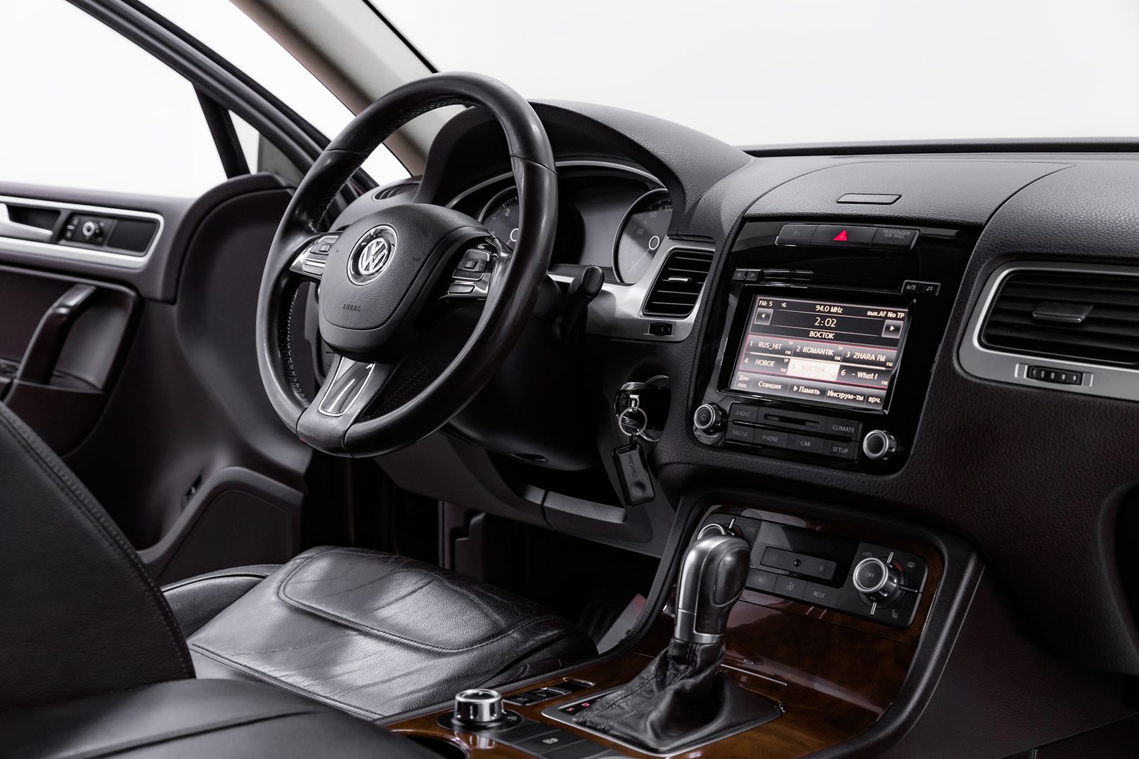 Volkswagen Touareg, II, 2012 фото 12