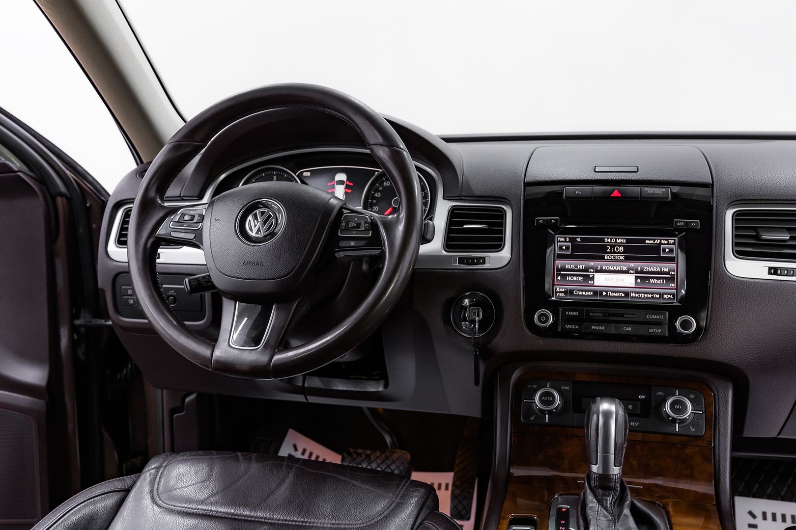 Volkswagen Touareg, II, 2012 фото 11