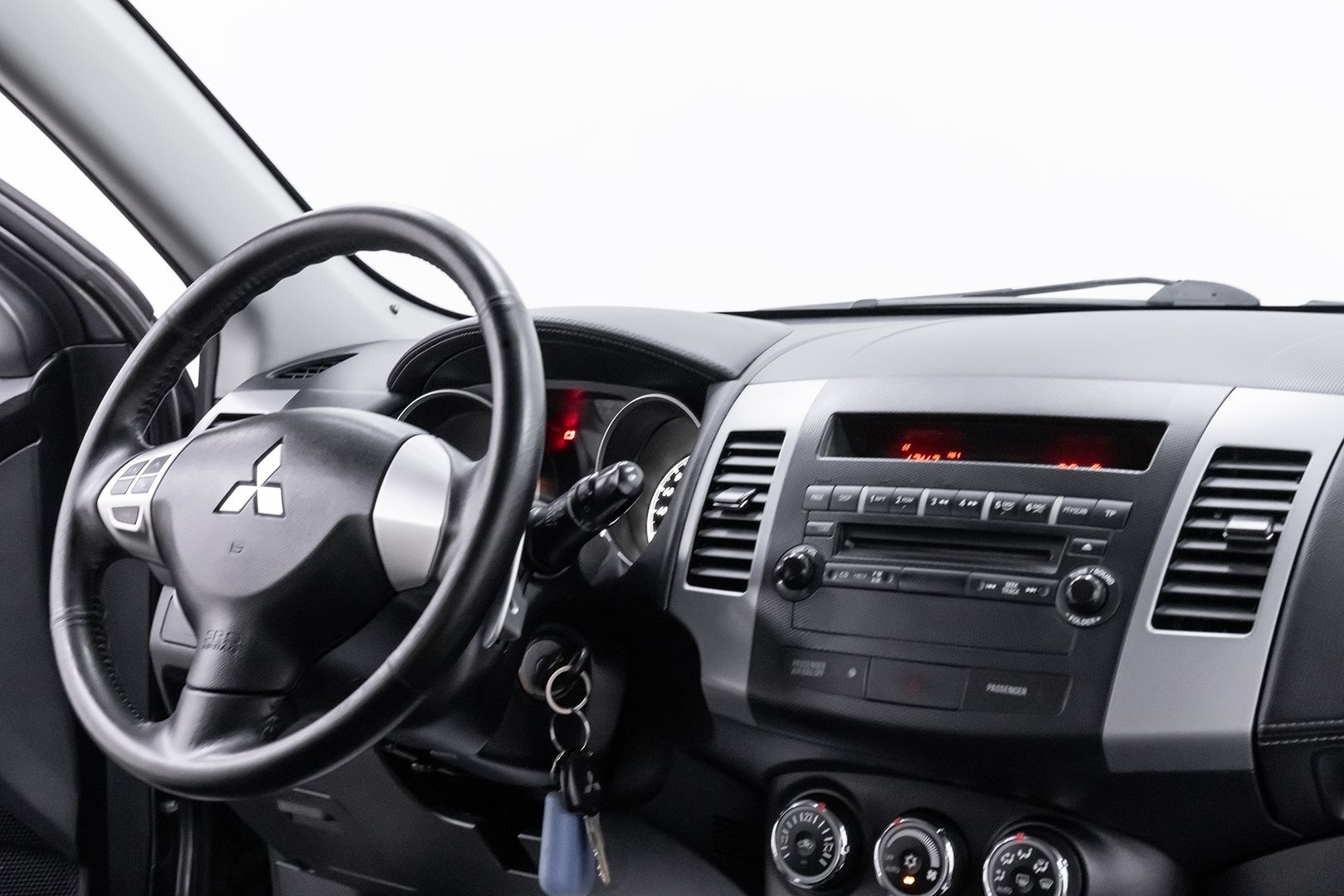 Mitsubishi Outlander, II Рестайлинг, 2011 фото 10