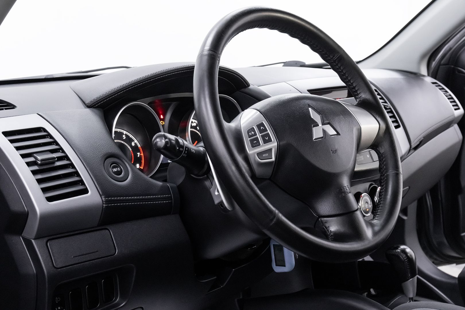 Mitsubishi Outlander, II Рестайлинг, 2011 фото 11