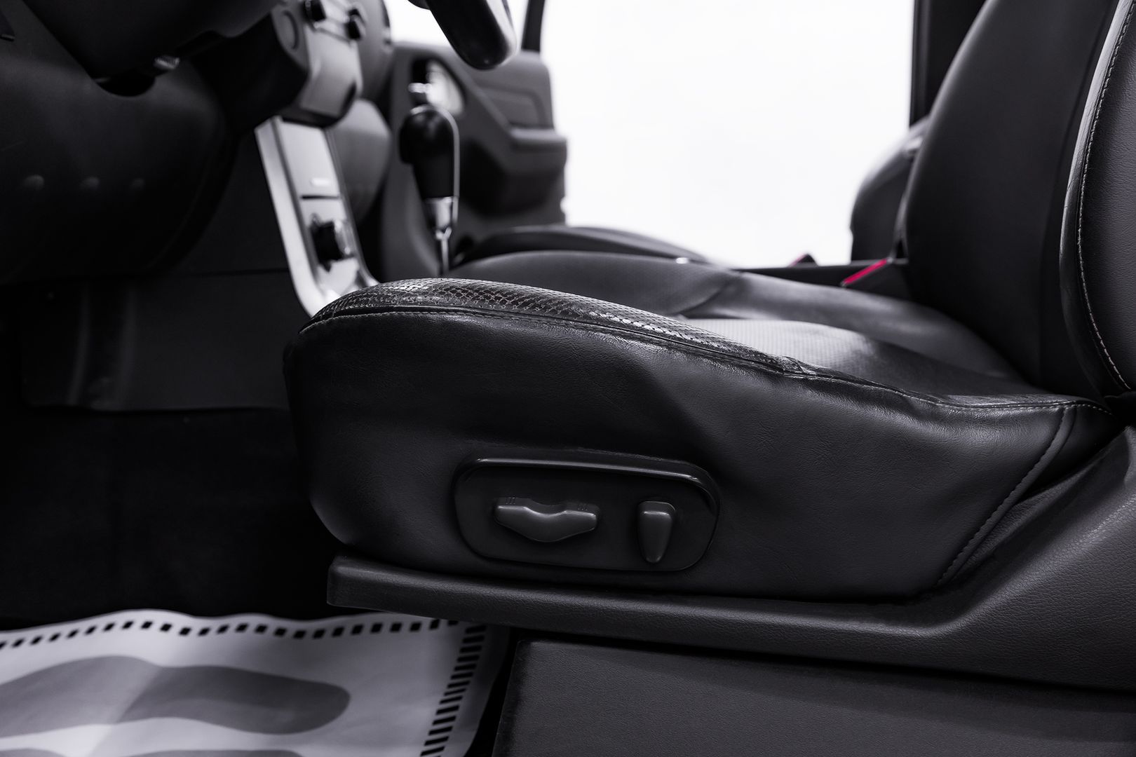 Nissan Pathfinder, III Рестайлинг, 2011 фото 14