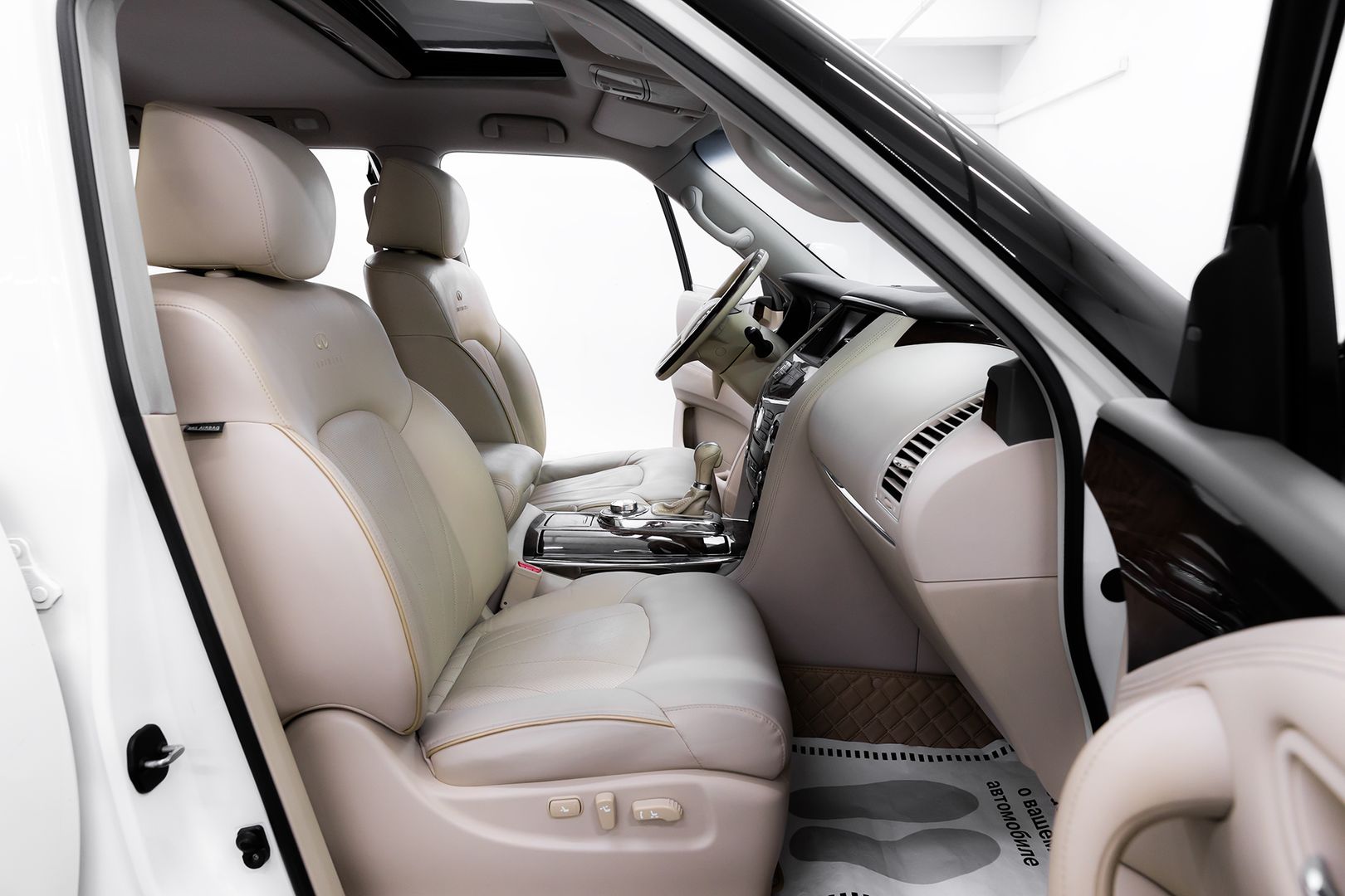 Infiniti QX56, II, 2010 фото 12