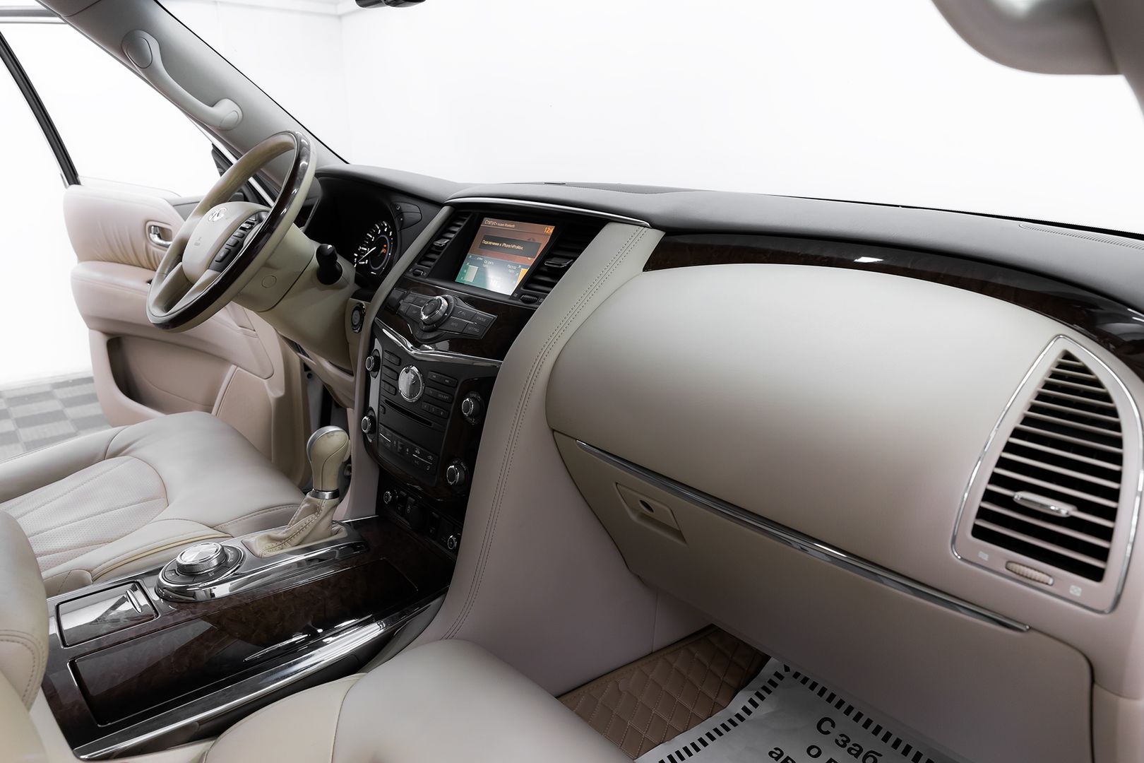 Infiniti QX56, II, 2010 фото 14