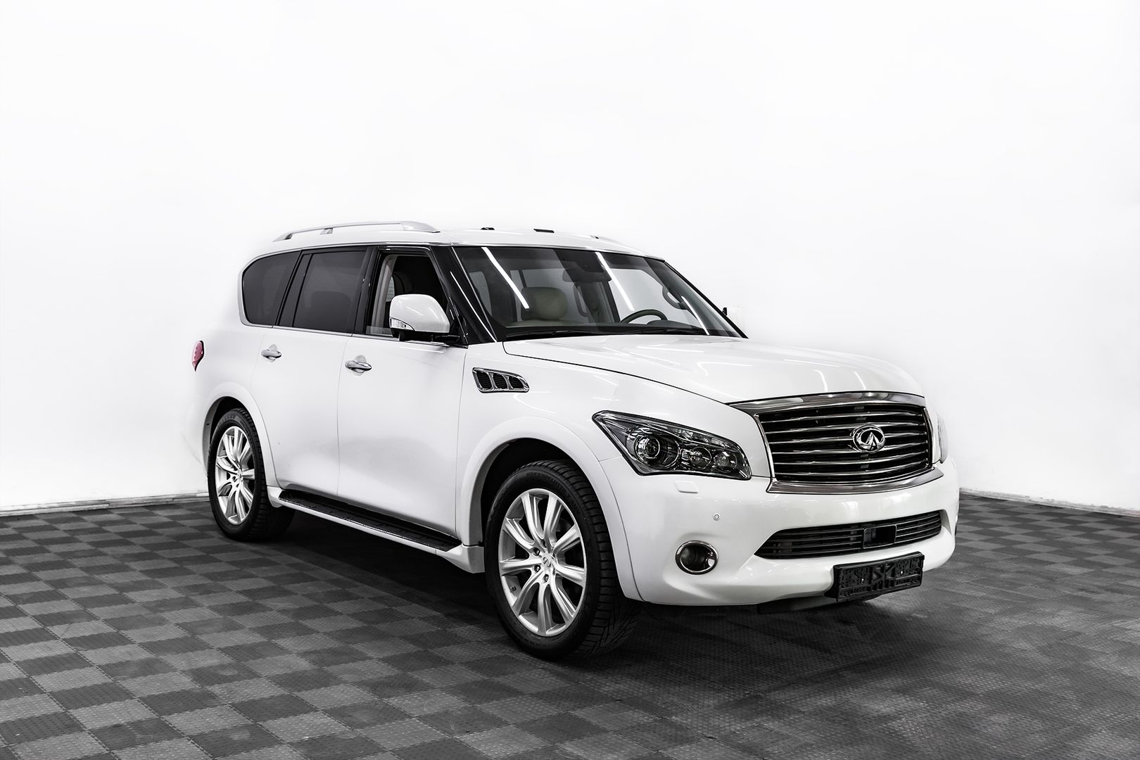 Infiniti QX56, II, 2010 фото 3