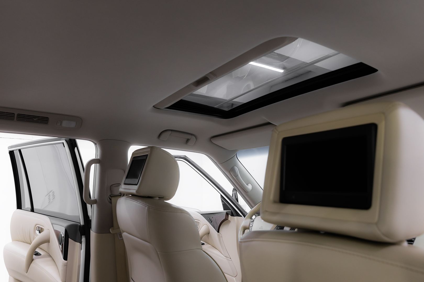 Infiniti QX56, II, 2010 фото 19