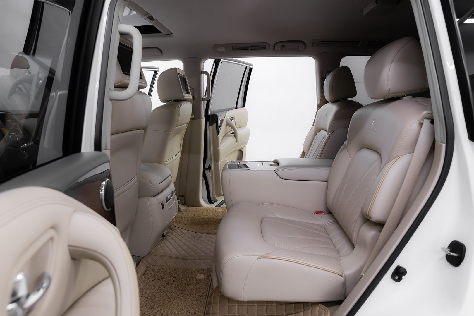 Infiniti QX56, II, 2010 фото 16