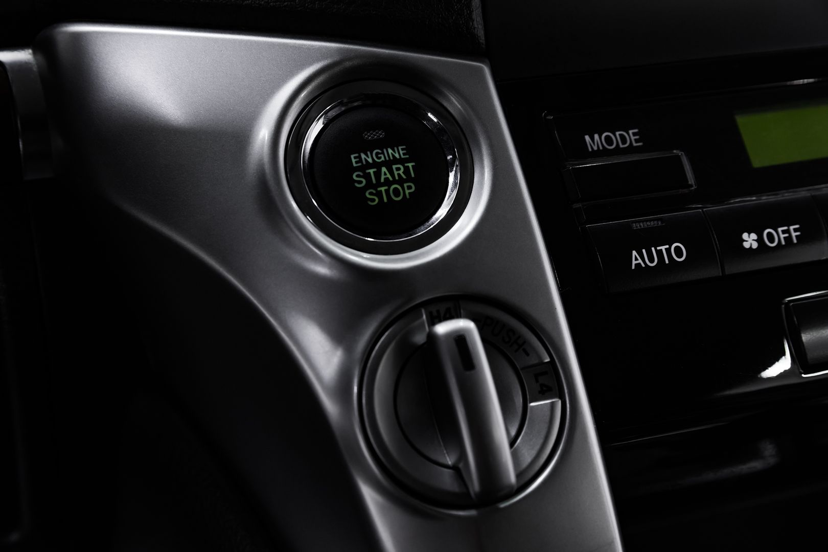 Toyota Land Cruiser, 200 Series Рестайлинг 1, 2014 фото 12