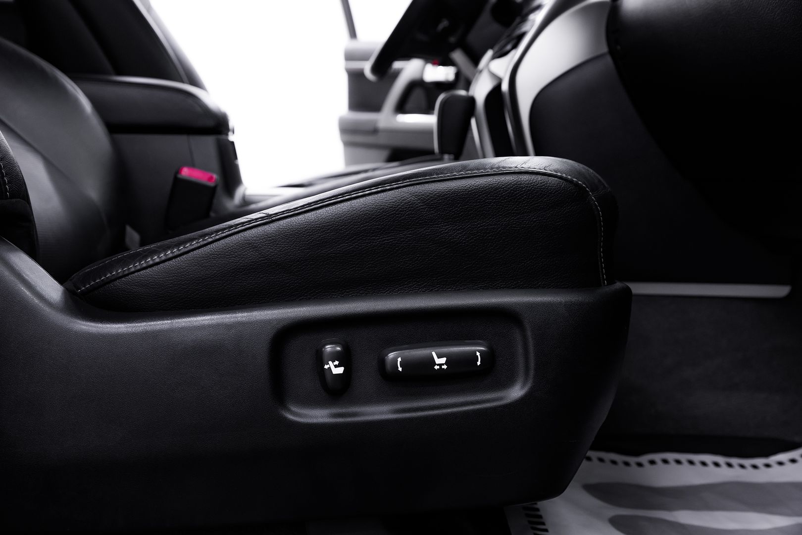 Toyota Land Cruiser, 200 Series Рестайлинг 1, 2014 фото 15