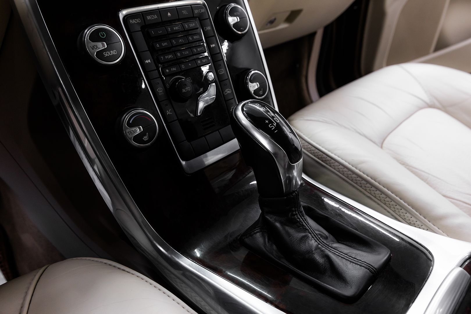 Volvo XC70, II Рестайлинг, 2013 фото 13