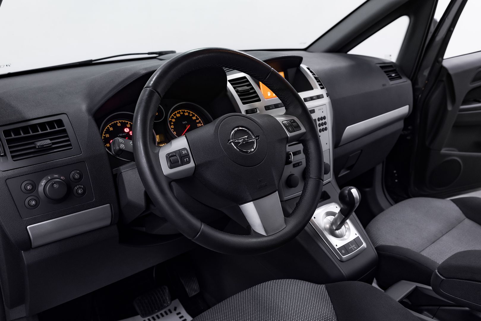 Opel Zafira, B Рестайлинг, 2014 фото 9