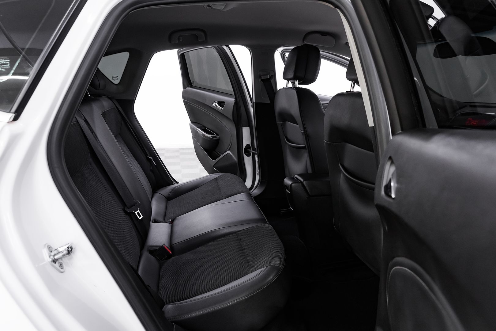 Opel Astra, J, 2011 фото 18