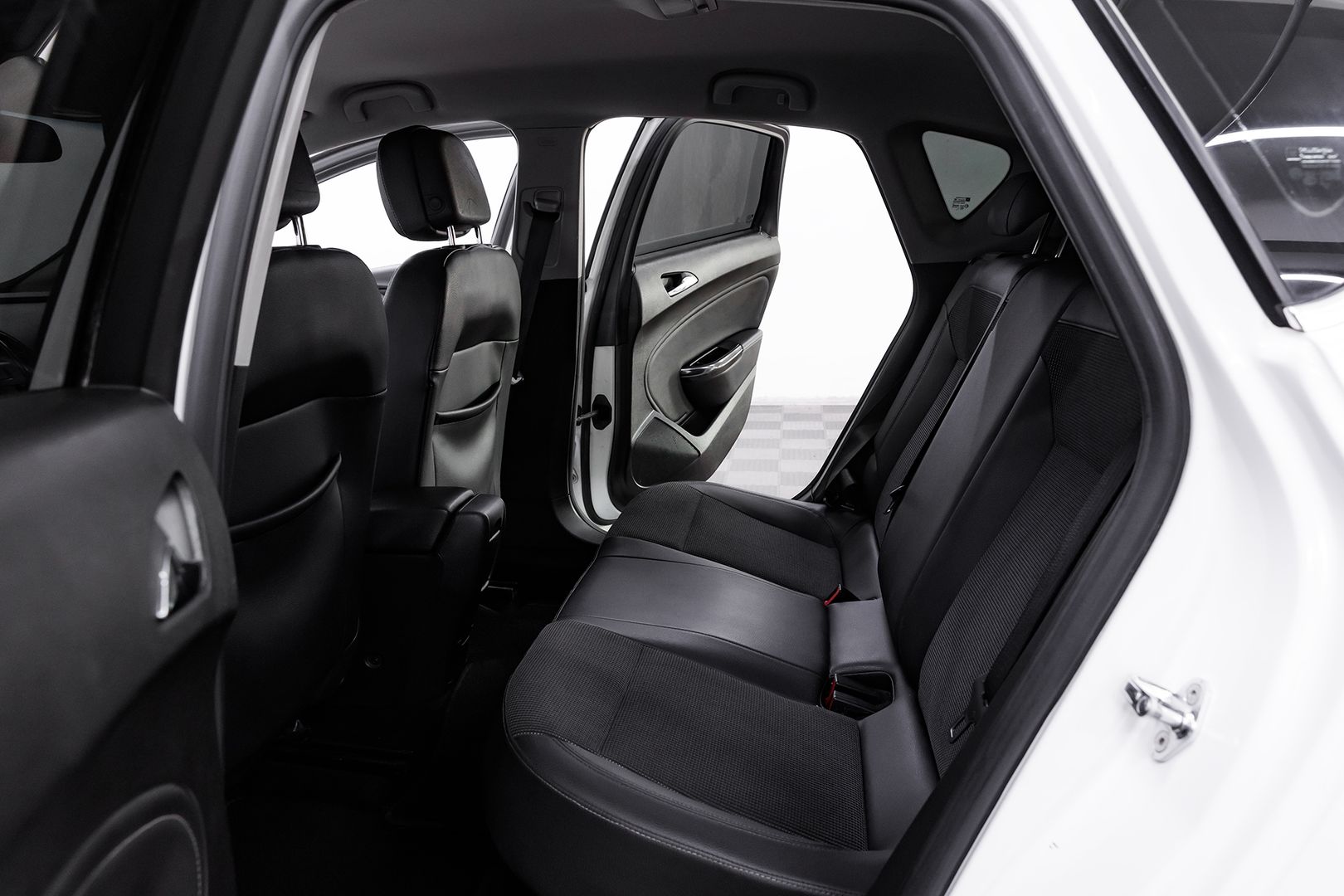 Opel Astra, J, 2011 фото 17