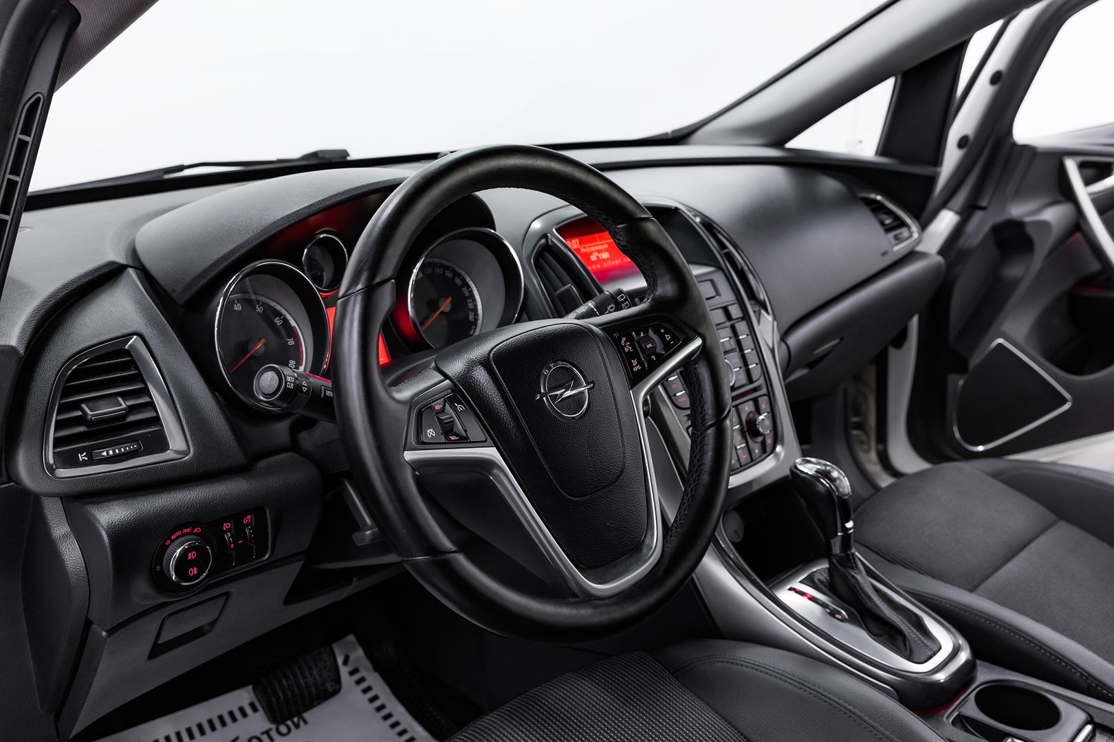 Opel Astra, J, 2011 фото 9