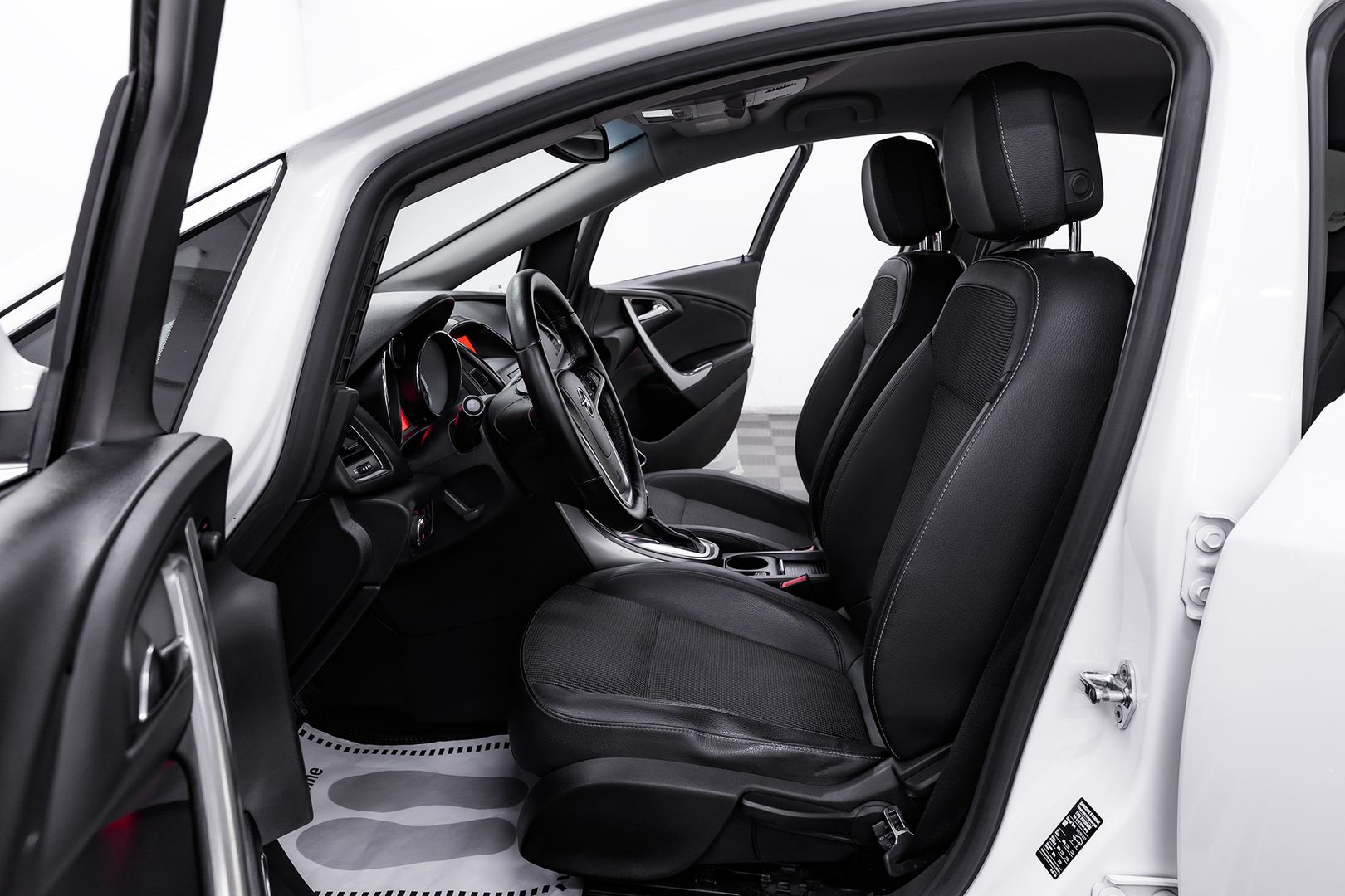 Opel Astra, J, 2011 фото 7