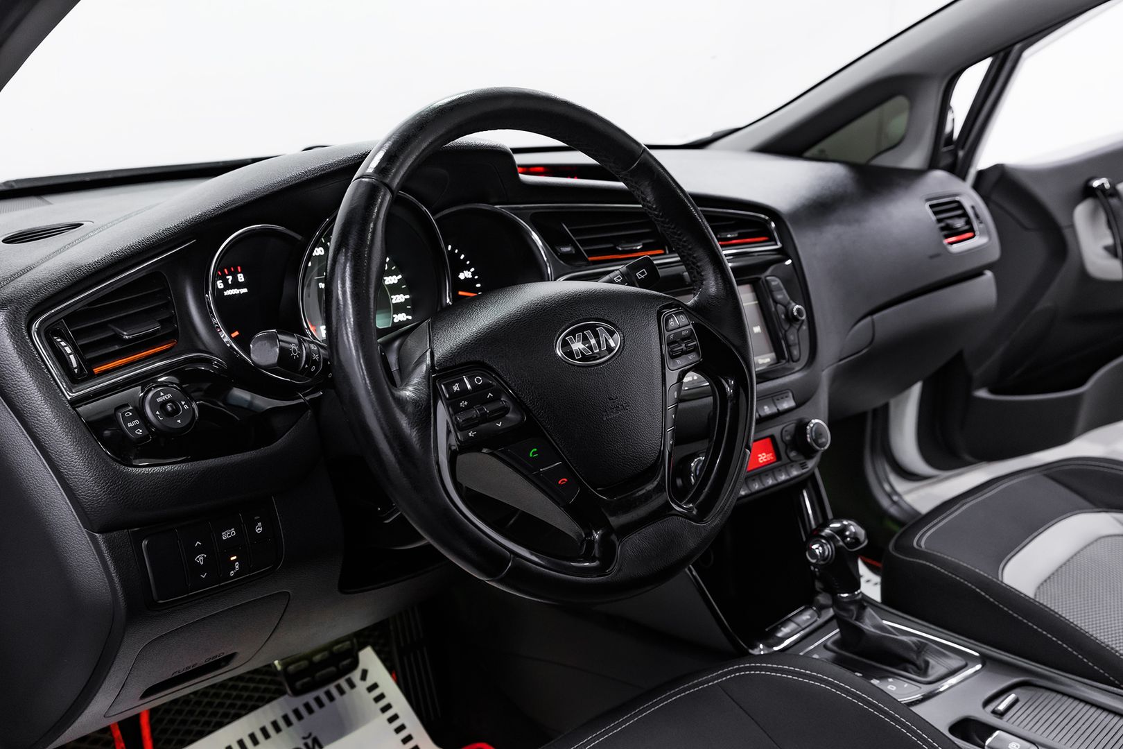 Kia Ceed, II Рестайлинг, 2016 фото 9