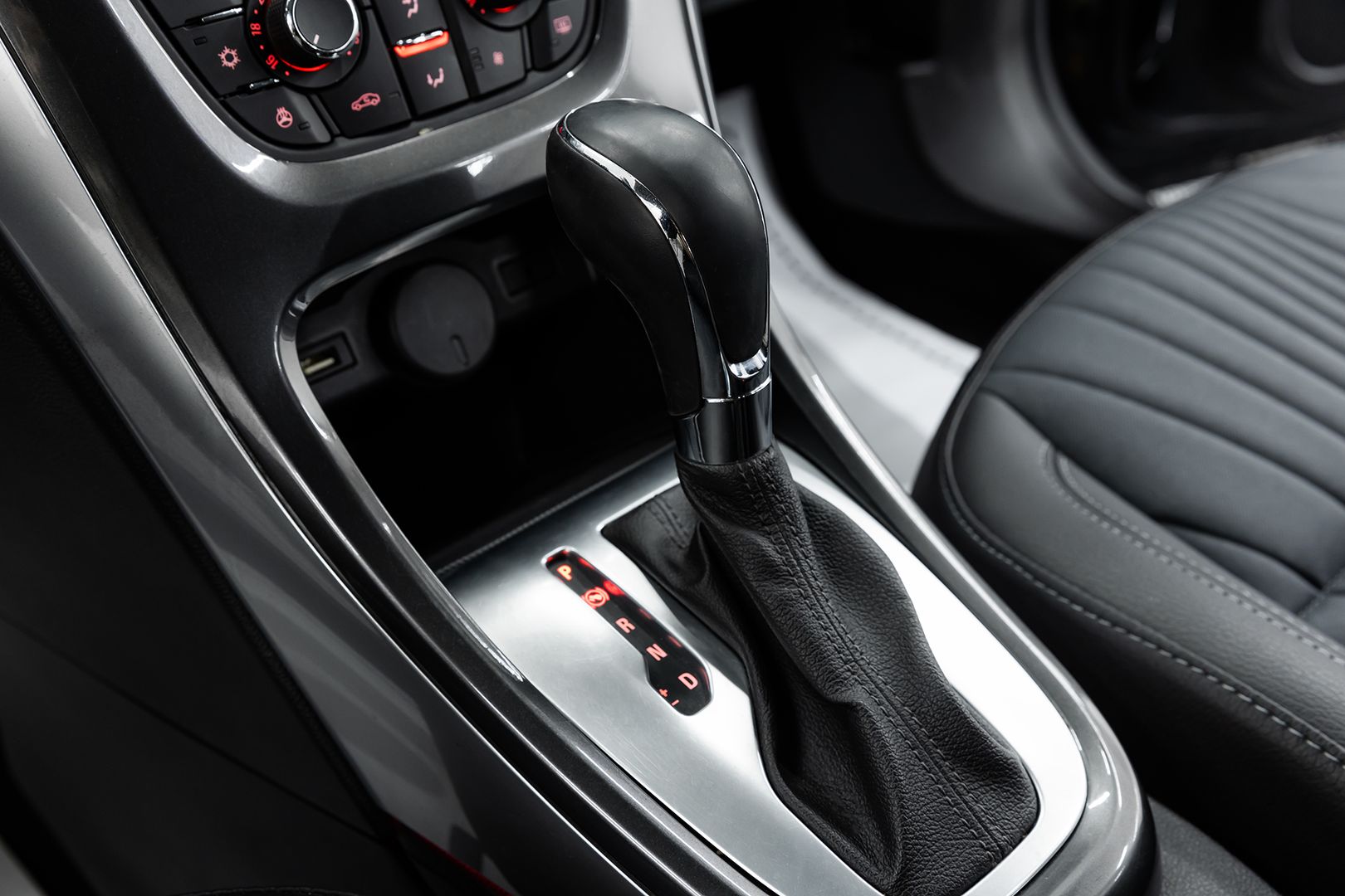 Opel Astra, J Рестайлинг, 2013 фото 12