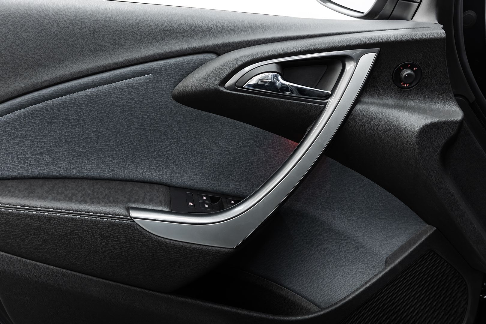 Opel Astra, J Рестайлинг, 2013 фото 17