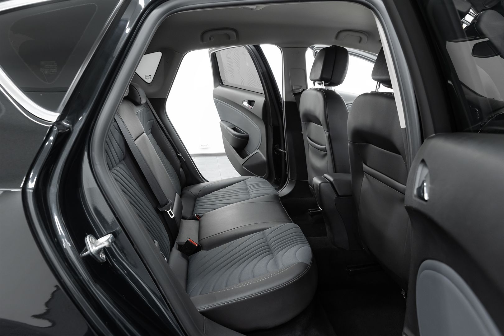 Opel Astra, J Рестайлинг, 2013 фото 15