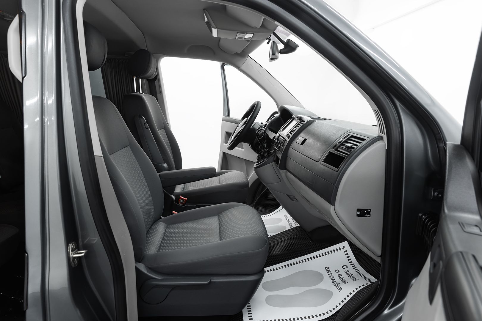 Volkswagen Caravelle, T5 Рестайлинг, 2012 фото 11