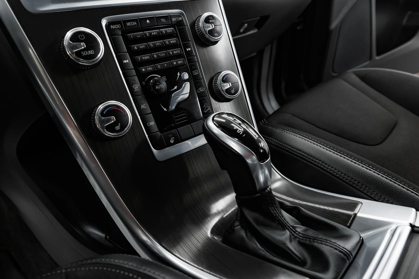 Volvo XC60, I Рестайлинг, 2015 фото 15