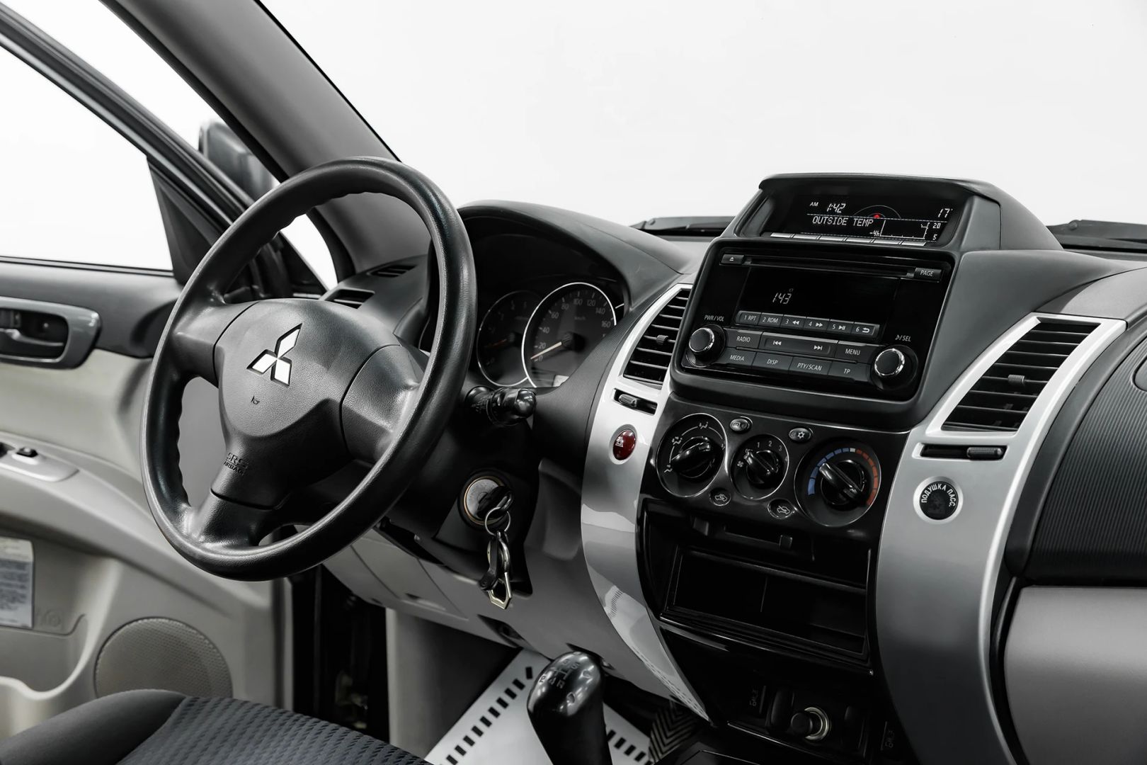 Mitsubishi Pajero Sport, II Рестайлинг, 2014 фото 10