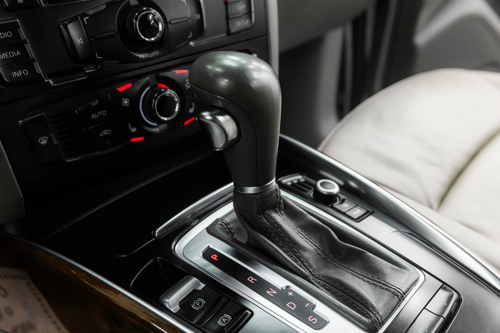 Audi Q5, I (8R), 2010 фото 12