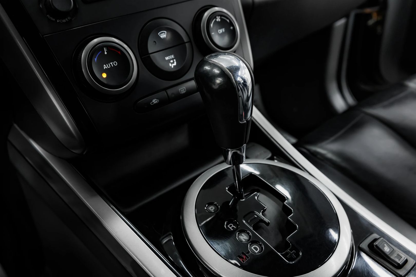 Mazda CX-7, I Рестайлинг, 2011 фото 13